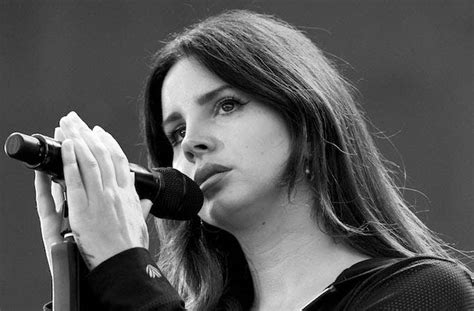 Does Lana Del Rey Write Her Own Music? A Delicate Exploration of Creativity and the Art of Songwriting